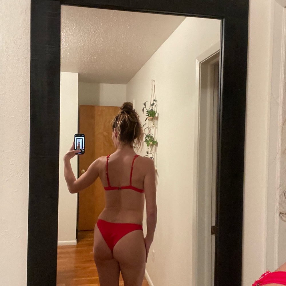 Red Bikini - Picture 3 of 4
